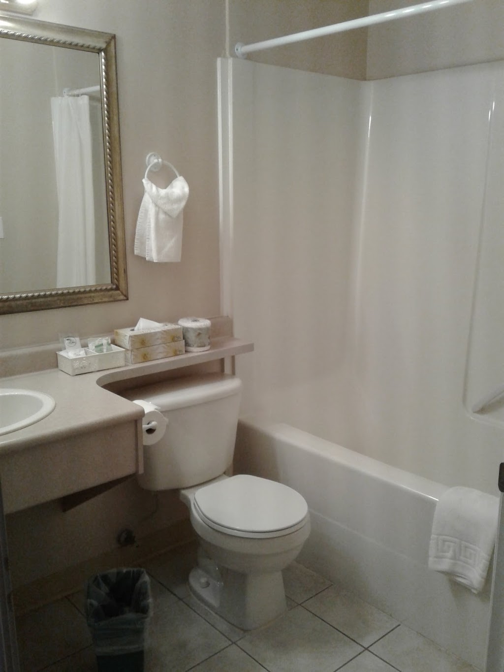 Port Augusta Inn | 2082 Comox Ave, Comox, BC V9M 1P8, Canada | Phone: (250) 339-2277