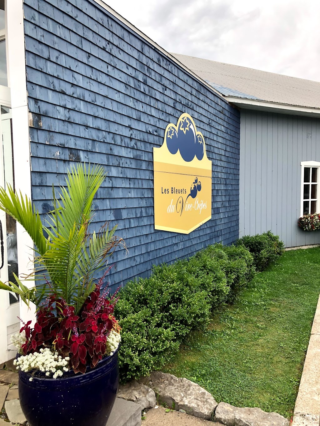 Les Bleuets du Vire Crêpes | 975 Chem. Vire-Crêpes, Saint-Nicolas, QC G7A 2A1, Canada | Phone: (418) 836-2955