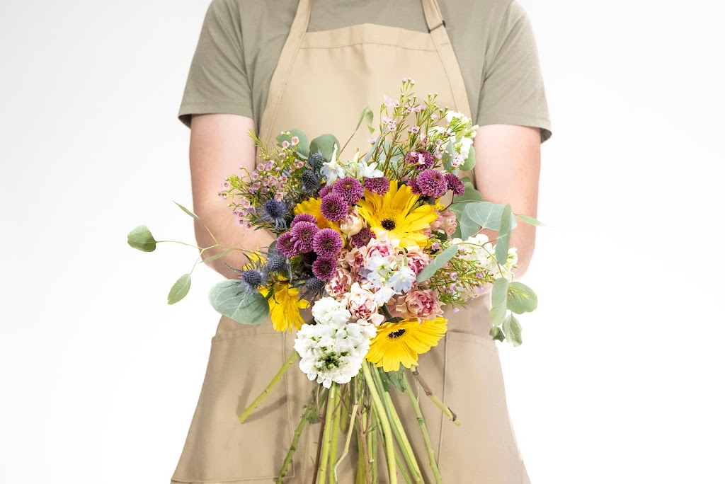 The Gentlemens Club Floral Co | 101 Hidden Creek Rise NW, Calgary, AB T3A 6L4, Canada | Phone: (403) 808-0705