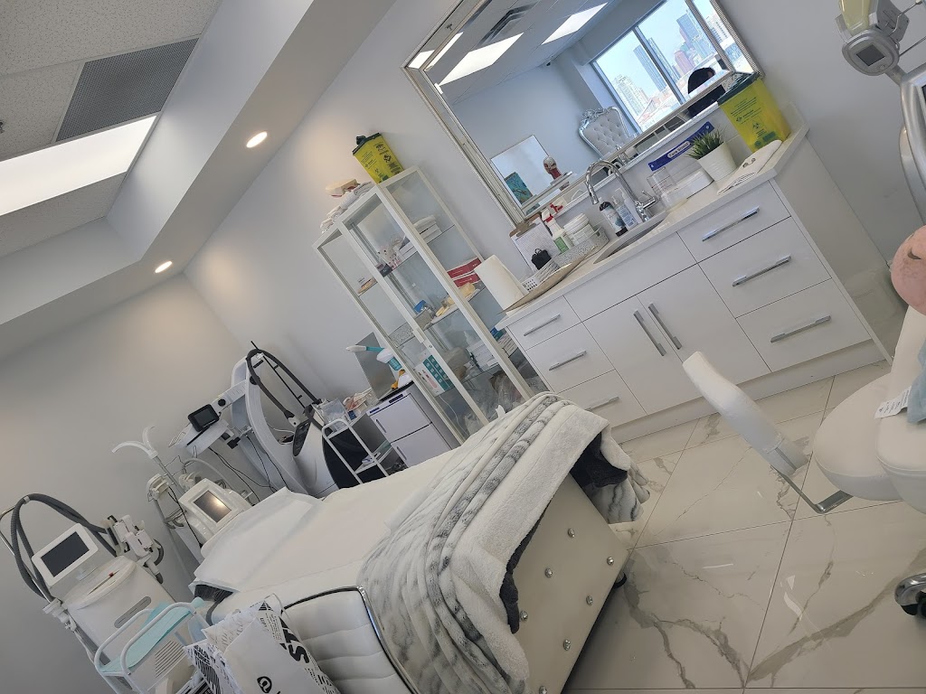 Redefined Vitality ltd | 37 evergreen landing sw, Calgary, AB T2Y 3J8, Canada | Phone: (403) 992-0307
