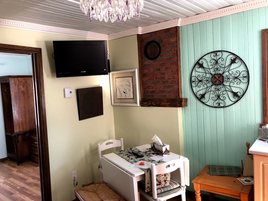 Gîte du Village (studios/appartement) | 283 Chemin du Roy, Deschambault, QC G0A 1S0, Canada