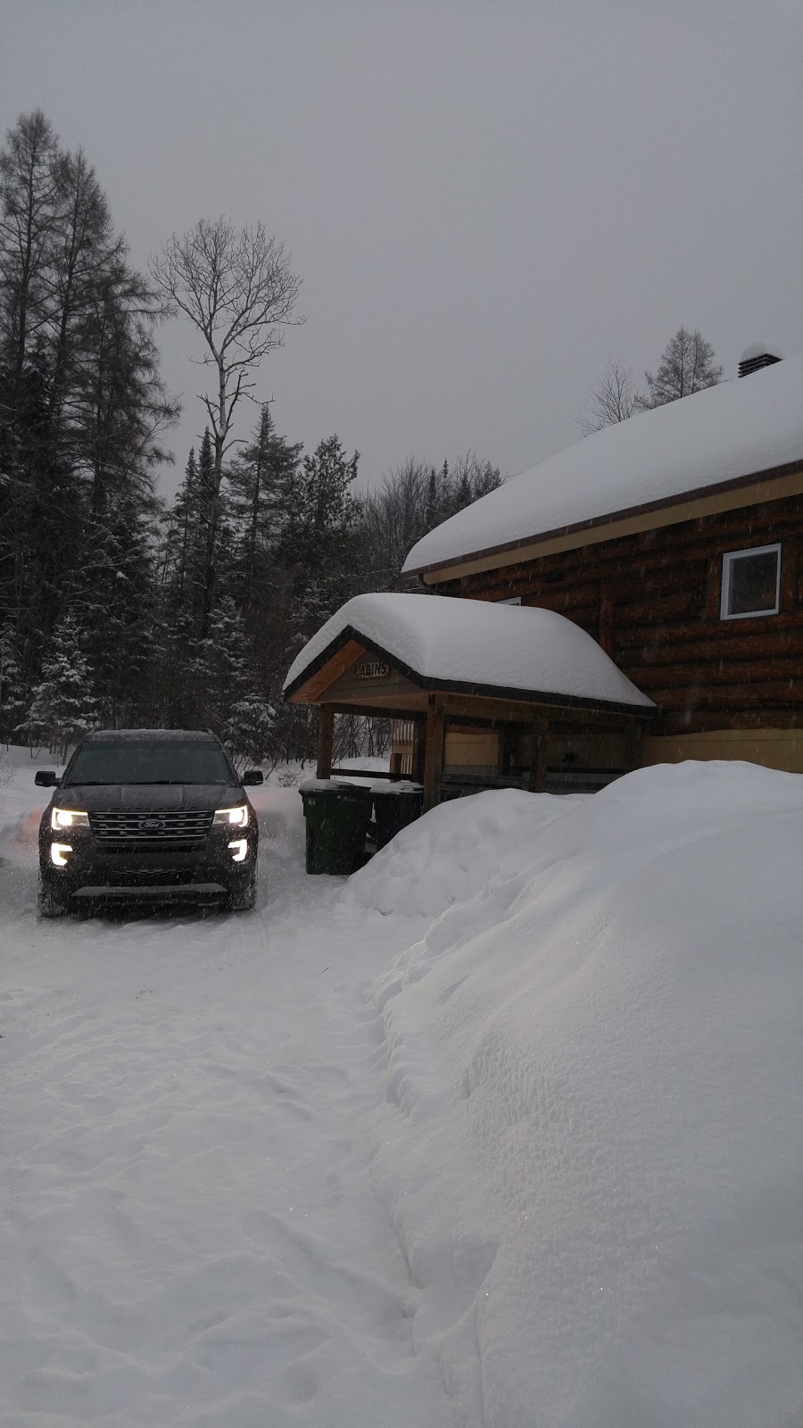 Locations du Sommet | 950 Chem. du Village, Saint-Adolphe-dHoward, QC J0T 2B0, Canada | Phone: (450) 660-1818