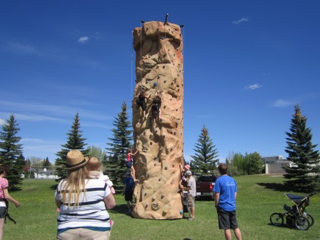 Lakeview Apartments | 5320 Lakeview Dr SW, Calgary, AB T3E 6L5, Canada | Phone: (403) 531-9129