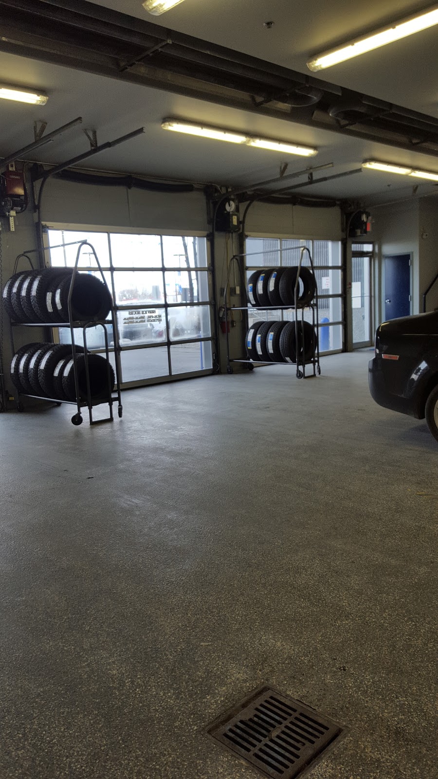 Kal Tire | 1343 McPhillips St, Winnipeg, MB R2X 2M1, Canada | Phone: (204) 338-9711
