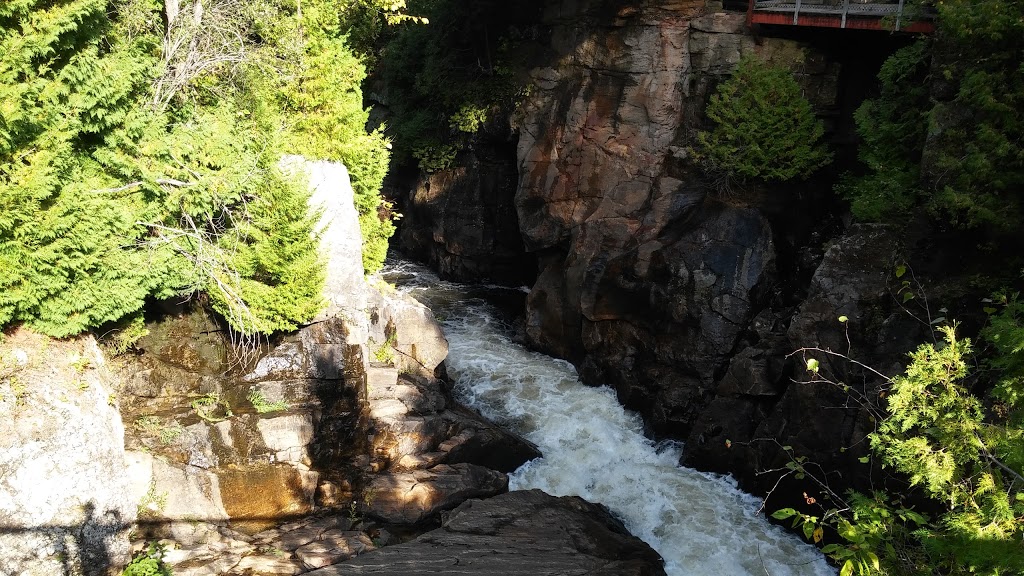 Parc Régional des Chutes Monte-à-Peine et des Dalles | Entrée Sa | coin Archambault, Rang des Dalles, Sainte-Béatrix, QC J0K 1Y0, Canada | Phone: (450) 883-6060