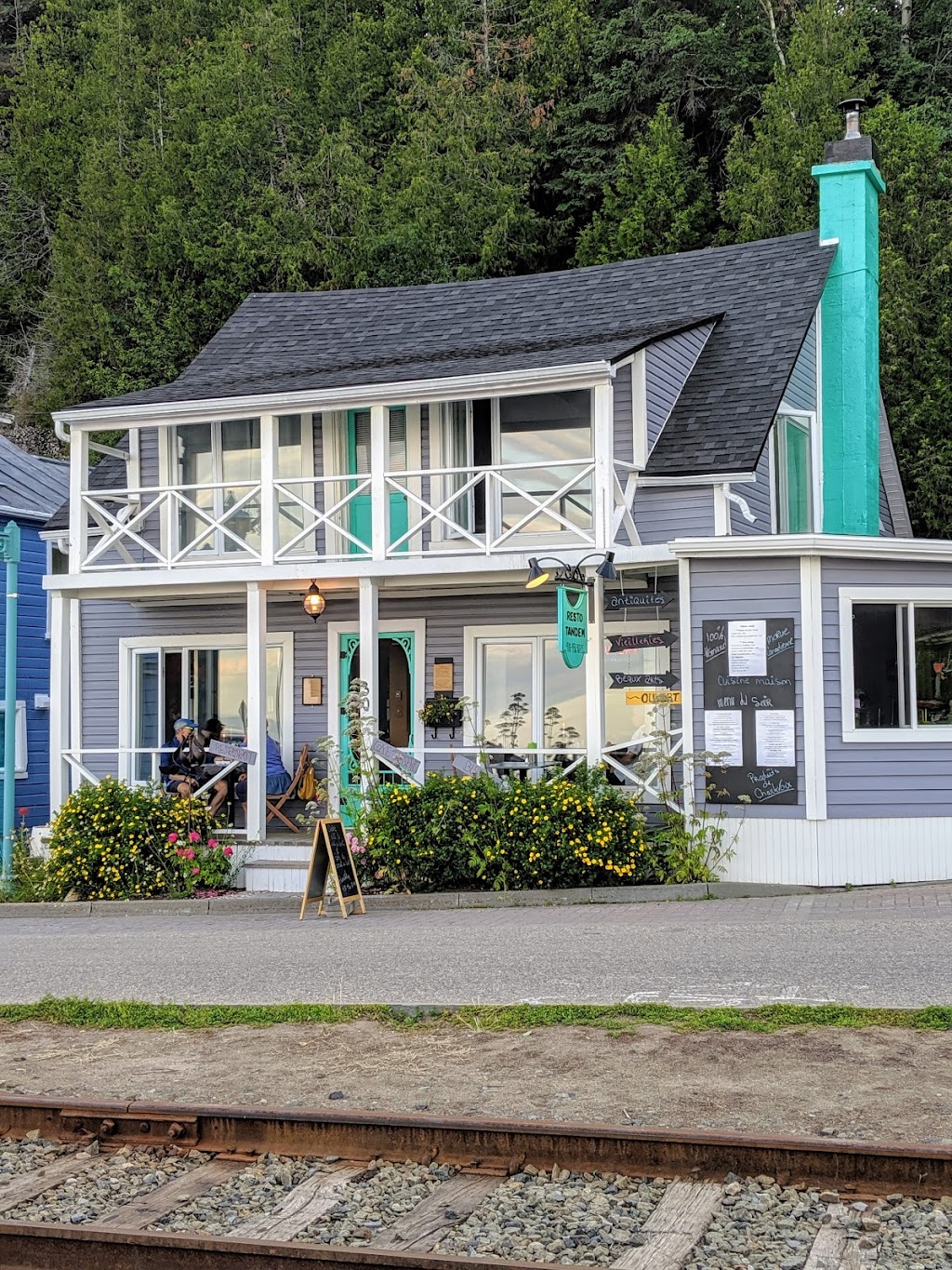 Gite Entre Mer Et Montagnes | 230 Rue Richelieu, La Malbaie, QC G5A 2W7, Canada | Phone: (418) 665-3331