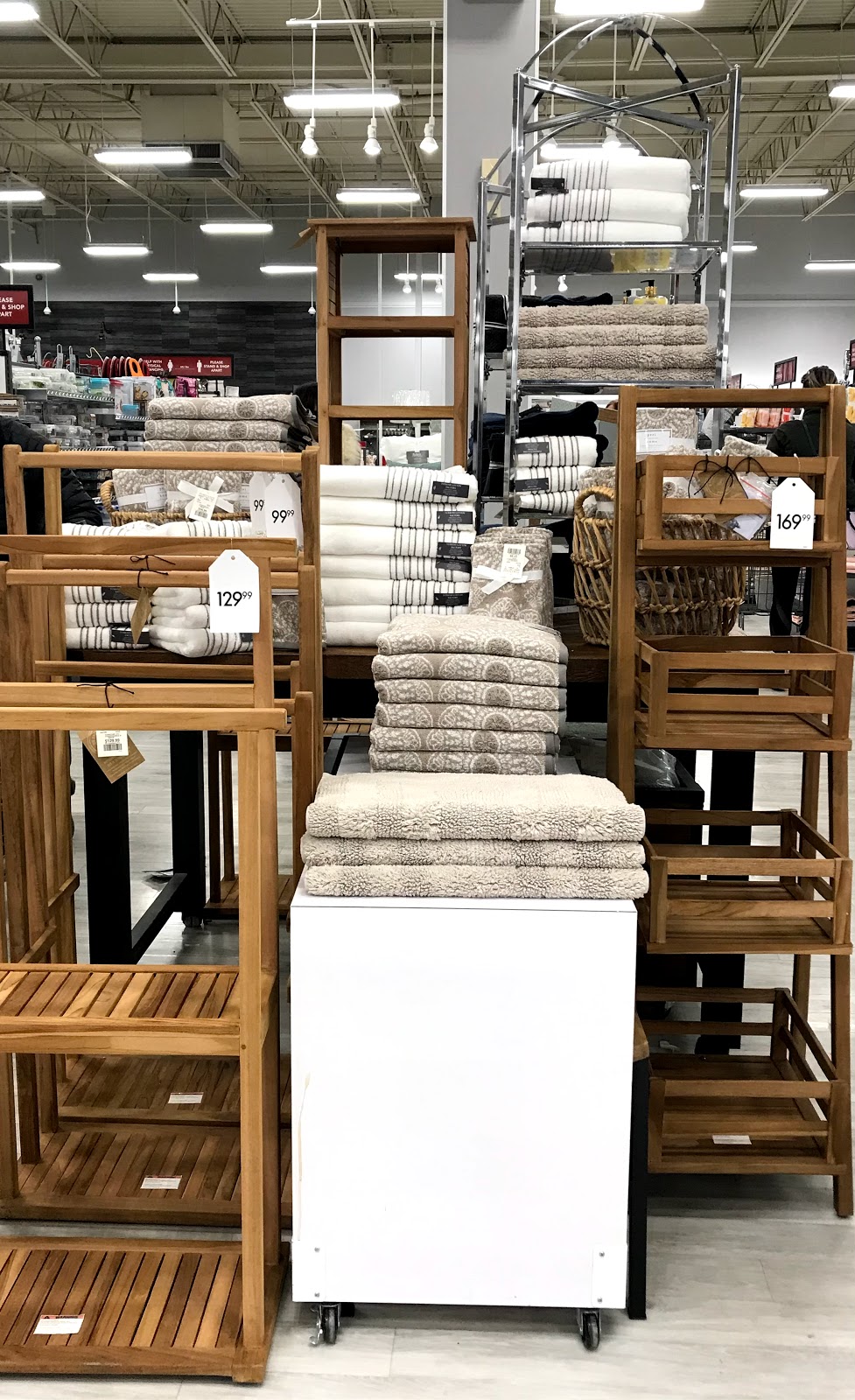 HomeSense | 1840 The Queensway, Etobicoke, ON M9C 5H5, Canada | Phone: (416) 621-4275
