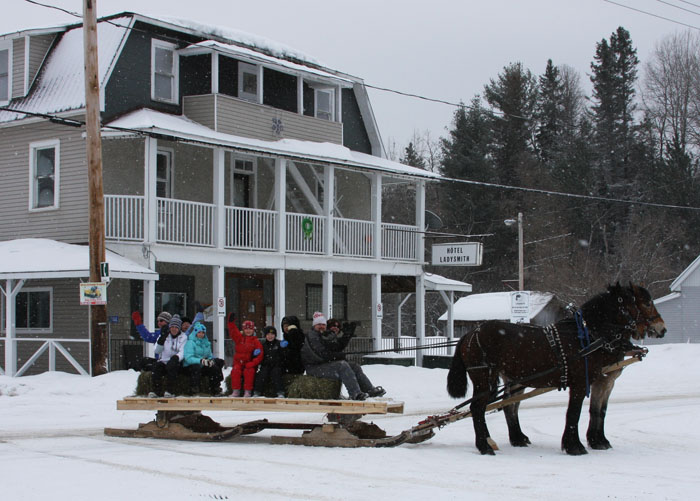Ladysmith Hotel | 2144 QC-303, Ladysmith, QC J0X 2A0, Canada | Phone: (819) 647-6797