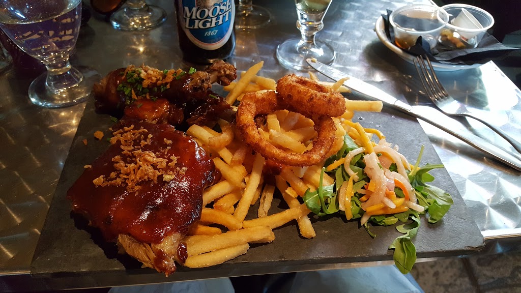 Côtes à Côtes Resto-Grill | 32 Rue du Marché-Champlain, Québec, QC G1K 4H3, Canada | Phone: (418) 692-5151