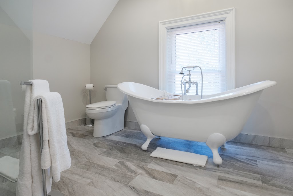 The Victorian Luxury Suites | 16 Church St, Westport, ON K0G 1X0, Canada | Phone: (613) 273-6273