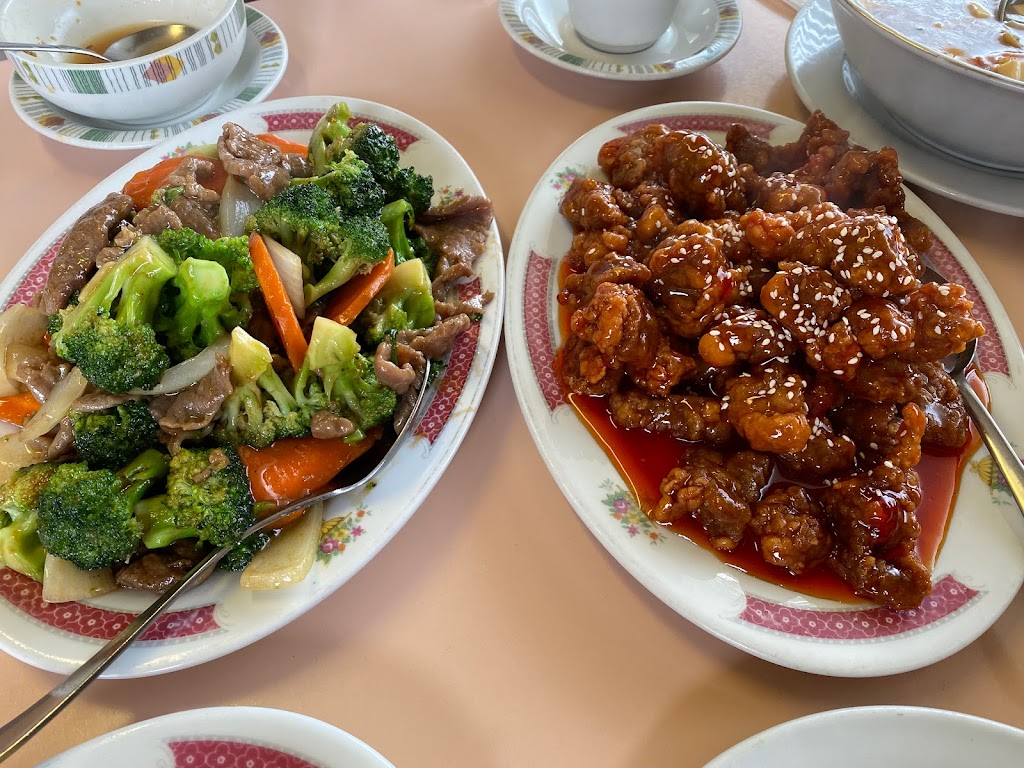 Gold Mountain Restaurant | 1525 Cariboo Hwy, Clinton, BC V0K 1K0, Canada | Phone: (250) 457-1288