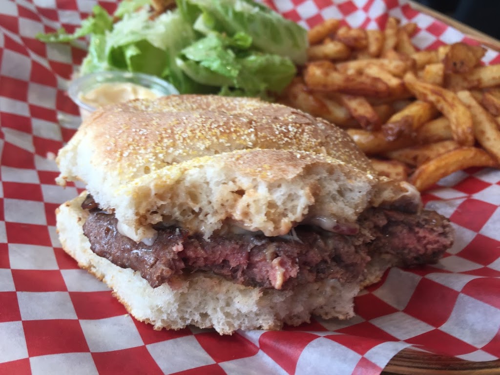 Café Terrasse La Tanière | 427 Chemin Ozias-Leduc, Mont-Saint-Hilaire, QC J3H 4A1, Canada | Phone: (450) 446-7731