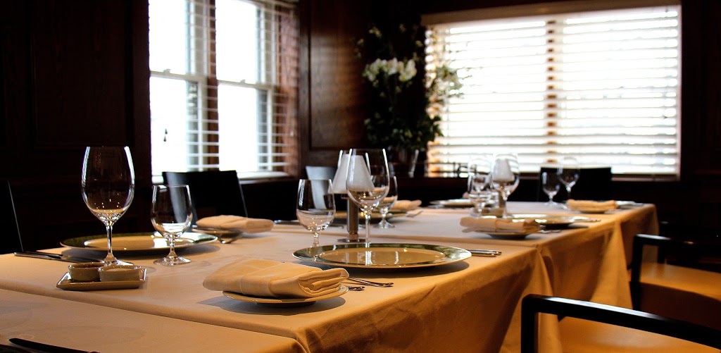 The Carriage House Restaurant | 2101 Old Lakeshore Rd, Burlington, ON L7R 1A4, Canada | Phone: (905) 634-7723