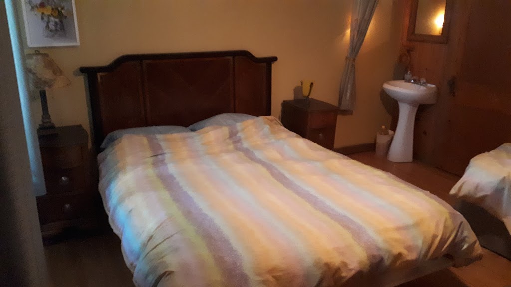 Le Couvent B&B | 137 Rue du Couvent, Mont-Tremblant, QC J8E 1K2, Canada | Phone: (819) 425-8608