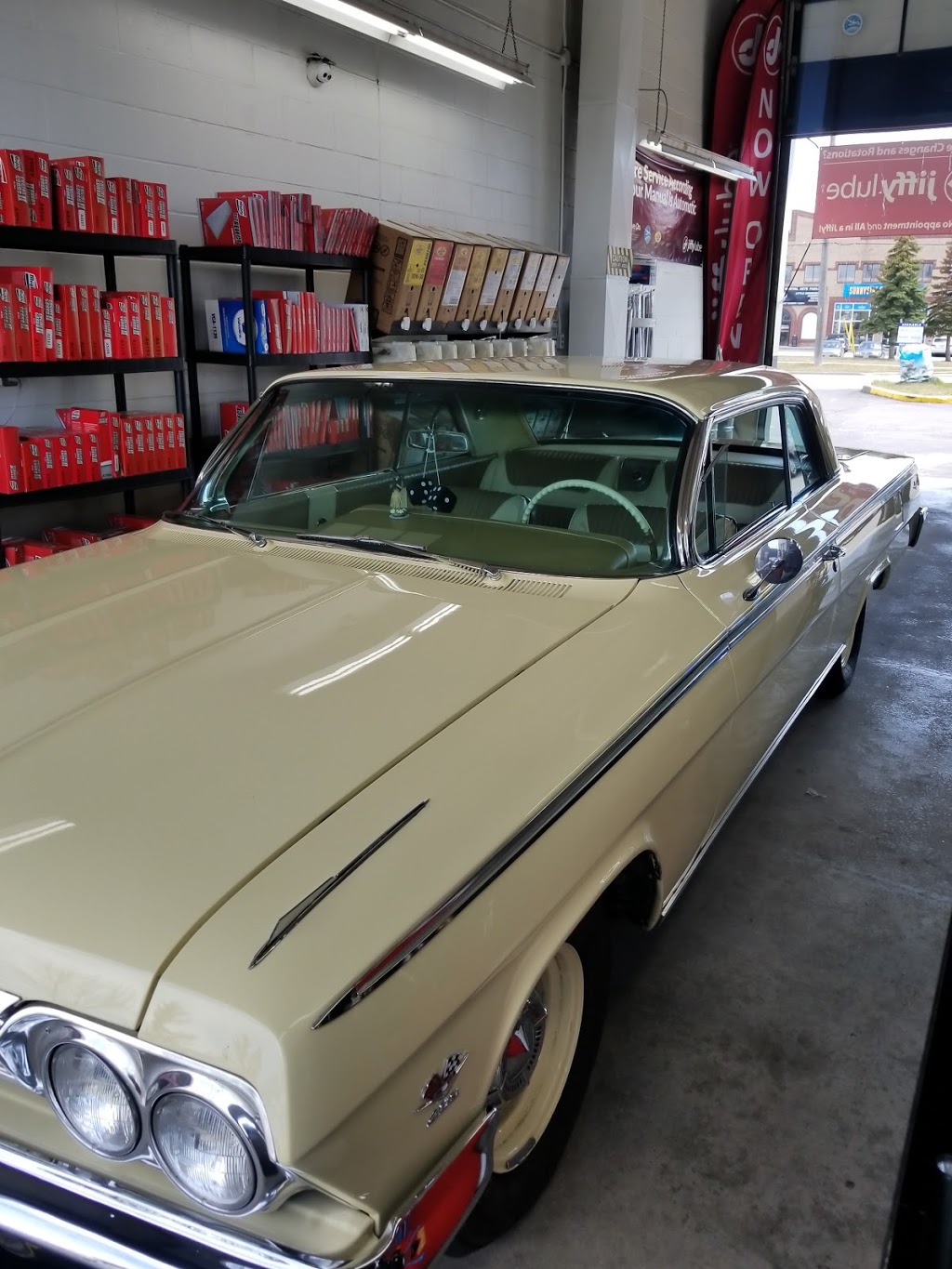 Jiffy Lube | 1095 Ringwell Dr, Newmarket, ON L3Y 8T8, Canada | Phone: (905) 898-1875