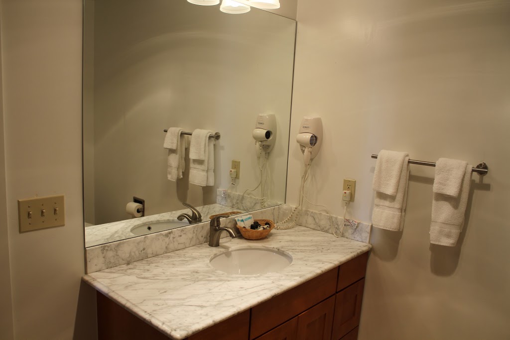 Lopez Islander Resort and Marina | 2864 Fisherman Bay Rd, Lopez Island, WA 98261, USA | Phone: (360) 468-2233