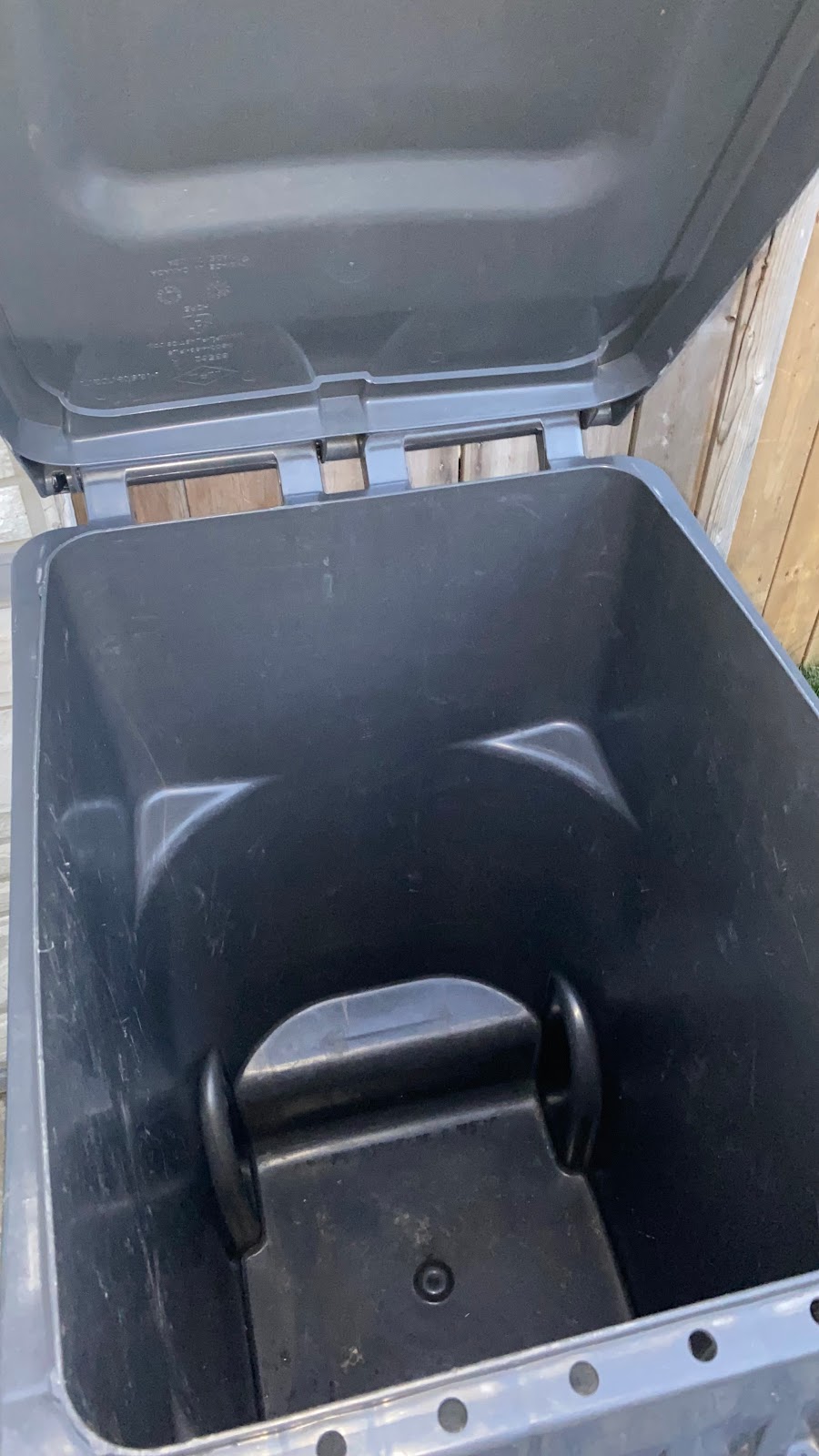 Bin Wash Co | Meridian Rd, Toronto, ON M9W 4Z8, Canada | Phone: (647) 985-5259