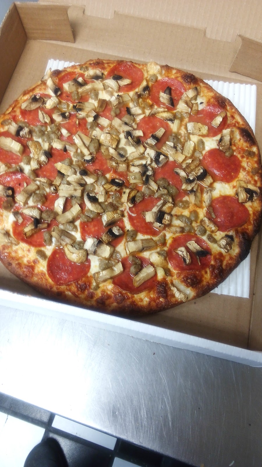 Pizza Italia | 1443 Main St E, Hamilton, ON L8K 1C4, Canada | Phone: (905) 547-3232