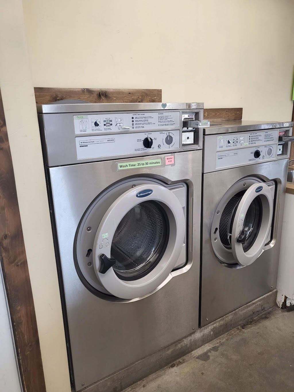 Radium Laundromat | 4929 BC-93, Radium Hot Springs, BC V0A 1M0, Canada | Phone: (250) 347-9988