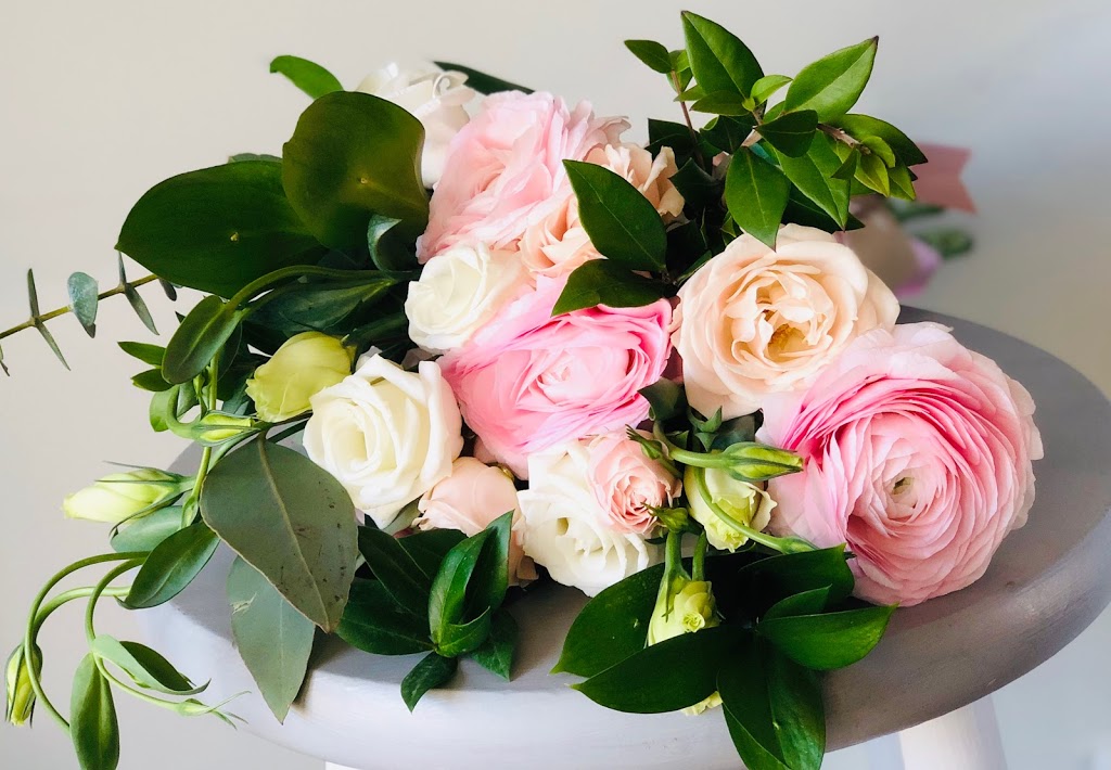 Stems and Petals Floral Design | 3118 Colton Way, Oakville, ON L6M 0W3, Canada | Phone: (905) 334-4266