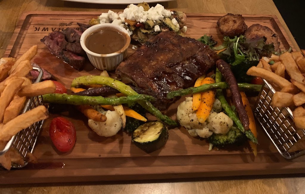 Tomahawk grill - Nicolet | 1141 Rue St Jean Baptiste, Nicolet, QC J3T 1W4, Canada | Phone: (819) 293-6262