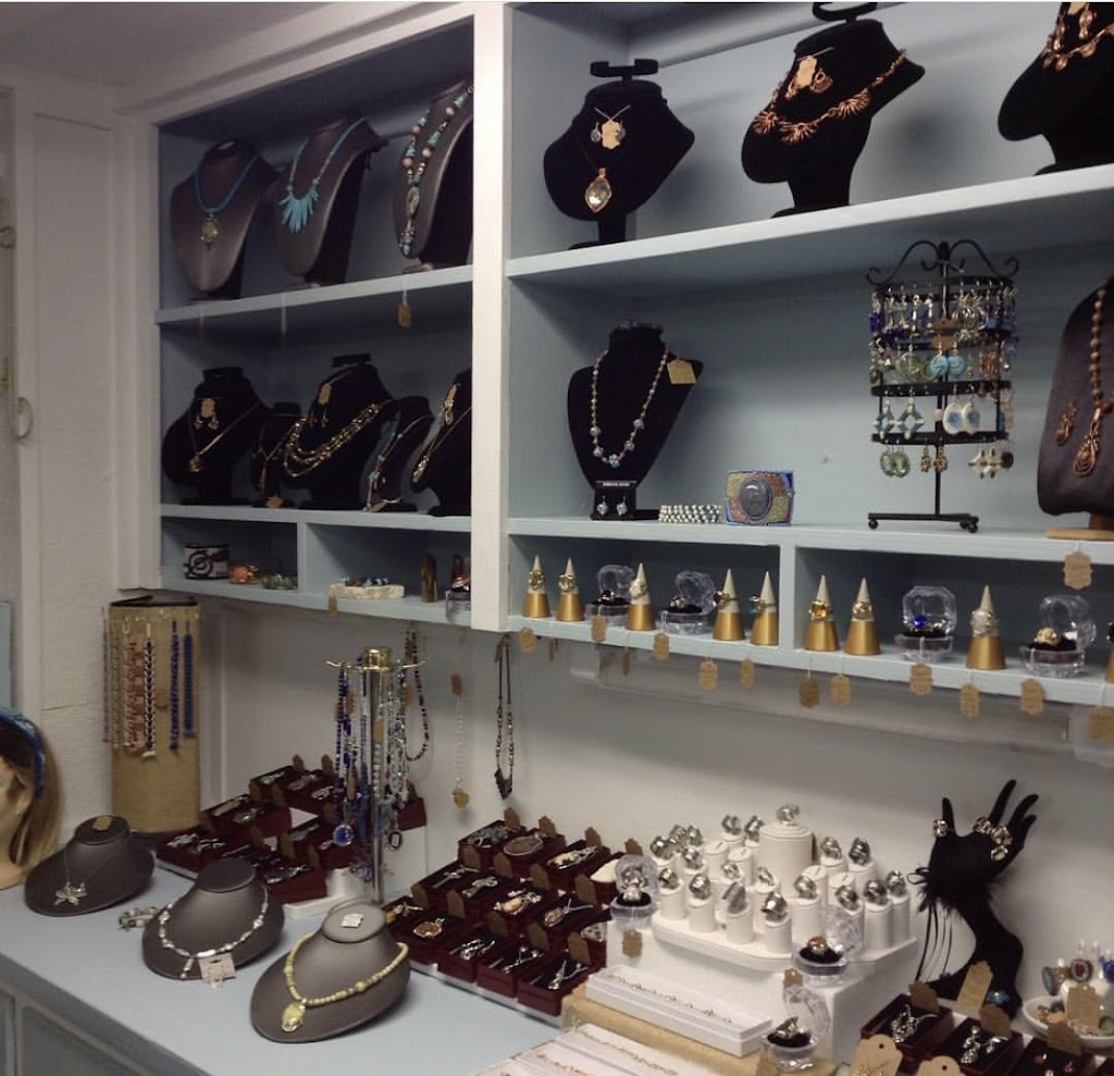 fayes jewelry designs | 3451 Ash St, Gillies Bay, BC V0N 1W0, Canada | Phone: (604) 414-5229