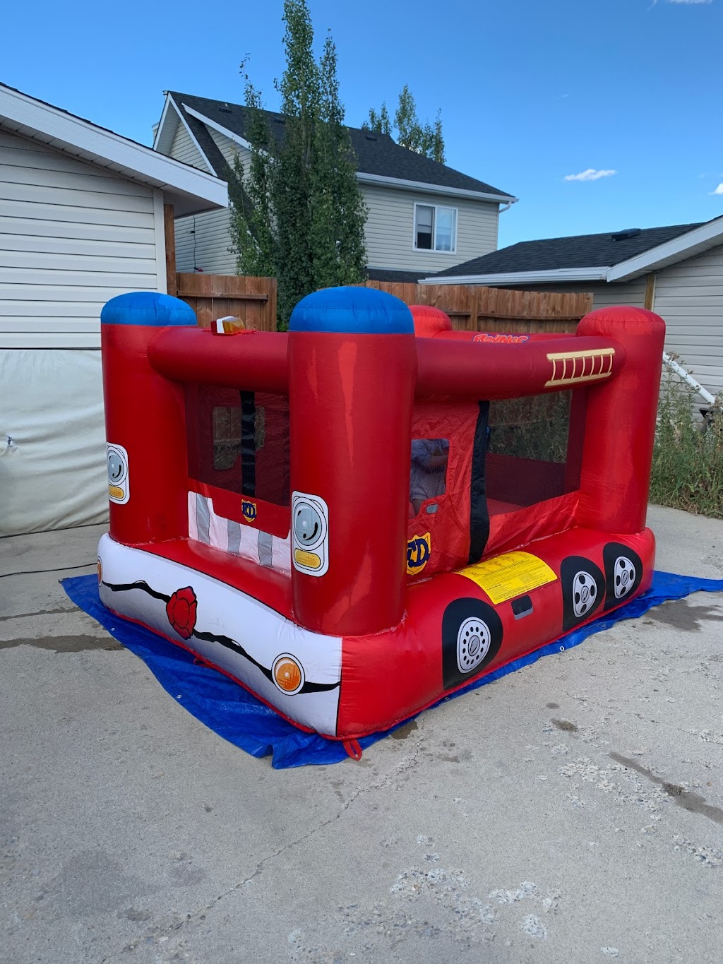 Airdrie Bouncy Castles | 393 Sagewood Dr SW, Airdrie, AB T4B 3N3, Canada | Phone: (587) 578-7161
