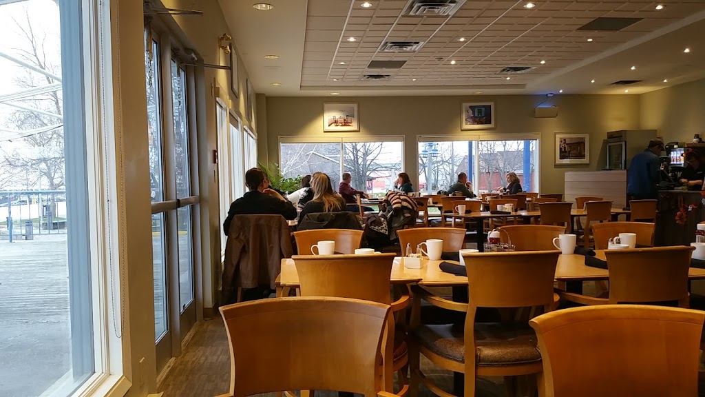 Seagulls Restaurant & Lounge | 10 Centre St, Gimli, MB R0C 1B0, Canada | Phone: (204) 642-4145