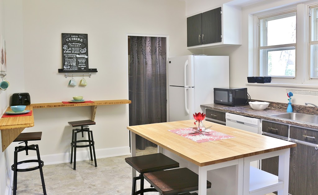 Auberge Les Terrasses | 1337 Boulevard du Carmel, Trois-Rivières, QC G8Z 3R7, Canada | Phone: (819) 807-7147