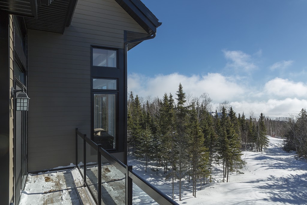 Chalet de la Bleuetiere | 8 Chemin de la Bleuetière, Petite-Rivière-Saint-François, QC G0A 2L0, Canada | Phone: (514) 824-7324