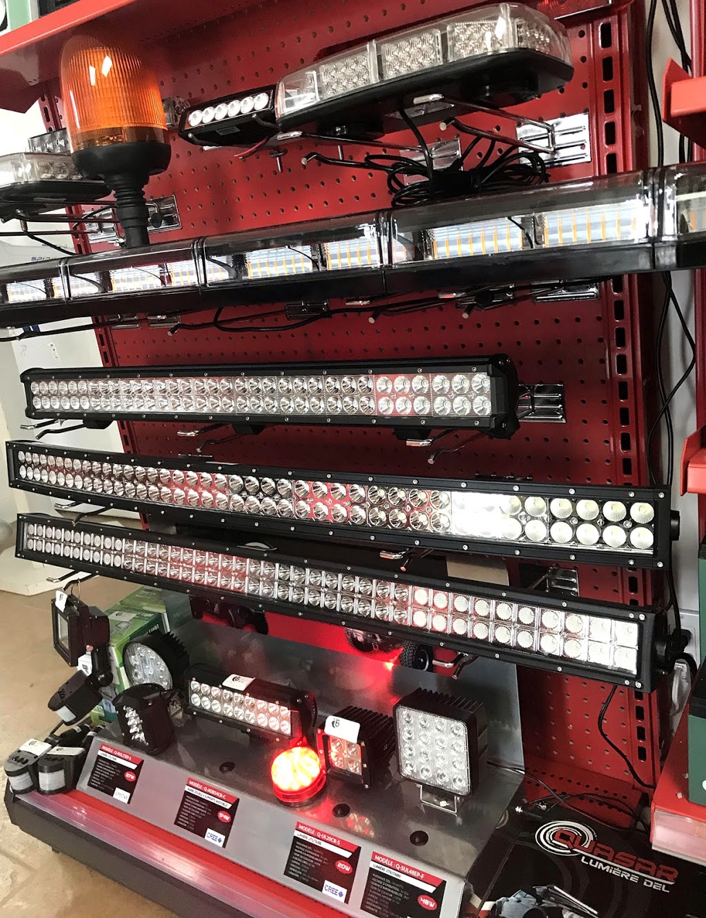 Batteries & Cie Lévis | 825 Rue de Saint-Romuald, Saint-Romuald, QC G6W 5M6, Canada | Phone: (418) 903-5484