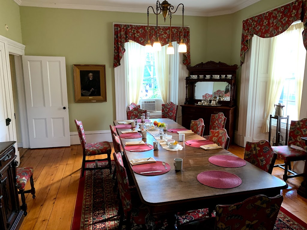 Spruceholme Inn | 204 Rue Principale, Fort-Coulonge, QC J0X 1V0, Canada | Phone: (819) 683-5635