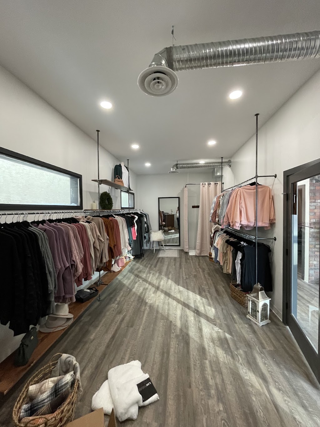 Roze Boutique | 2009 18th St, Coaldale, AB T1M 1E9, Canada | Phone: (403) 634-7749
