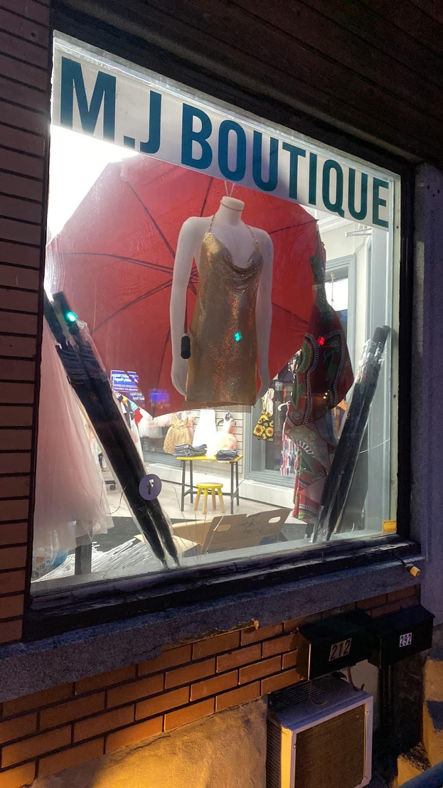 M.J Boutique | 212 Boul. des Bois-Francs N, Victoriaville, QC G6P 1G3, Canada | Phone: (819) 990-0745