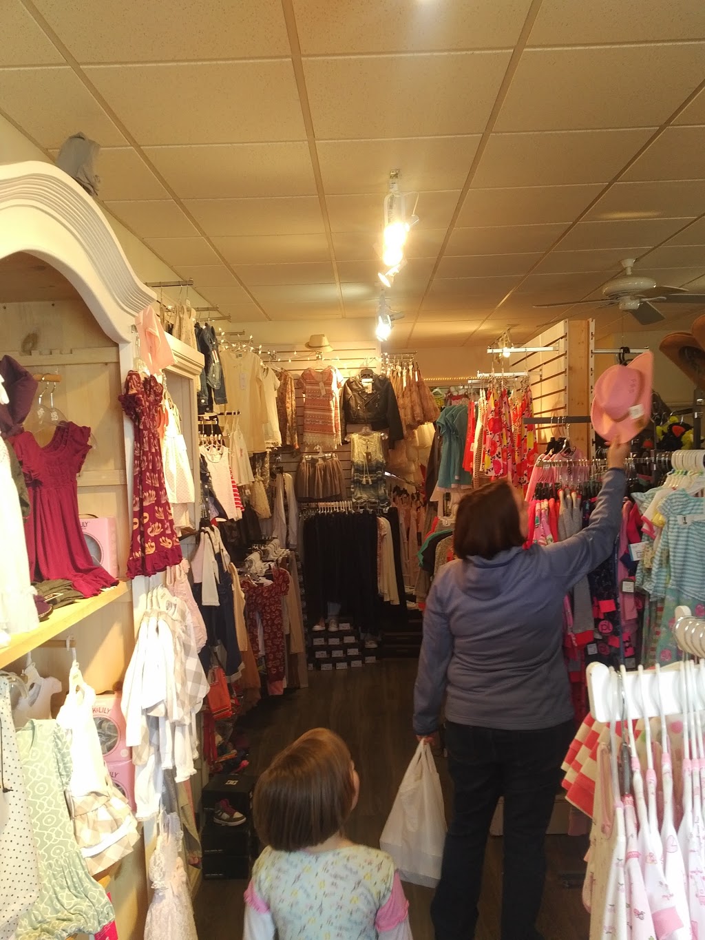 Peggy Sues At The Landing | 308 Gower Point Rd, Gibsons, BC V0N 1V0, Canada | Phone: (604) 886-3818