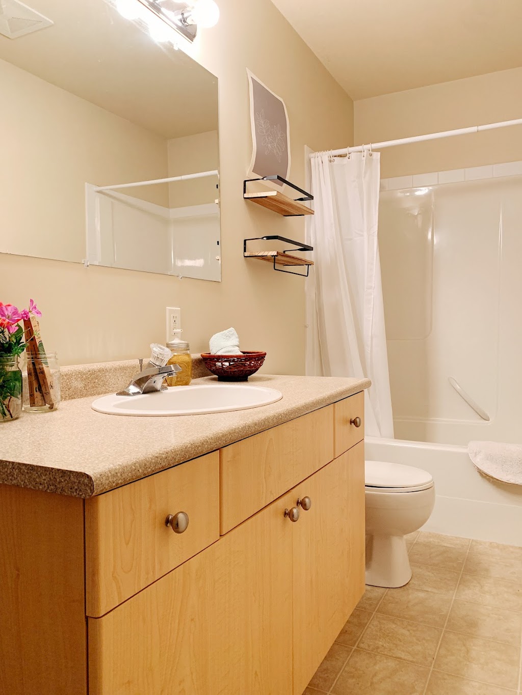 The Forest Side Stay | 5130 Ridgeview Dr, Sechelt, BC V7Z 0B8, Canada | Phone: (604) 741-8302