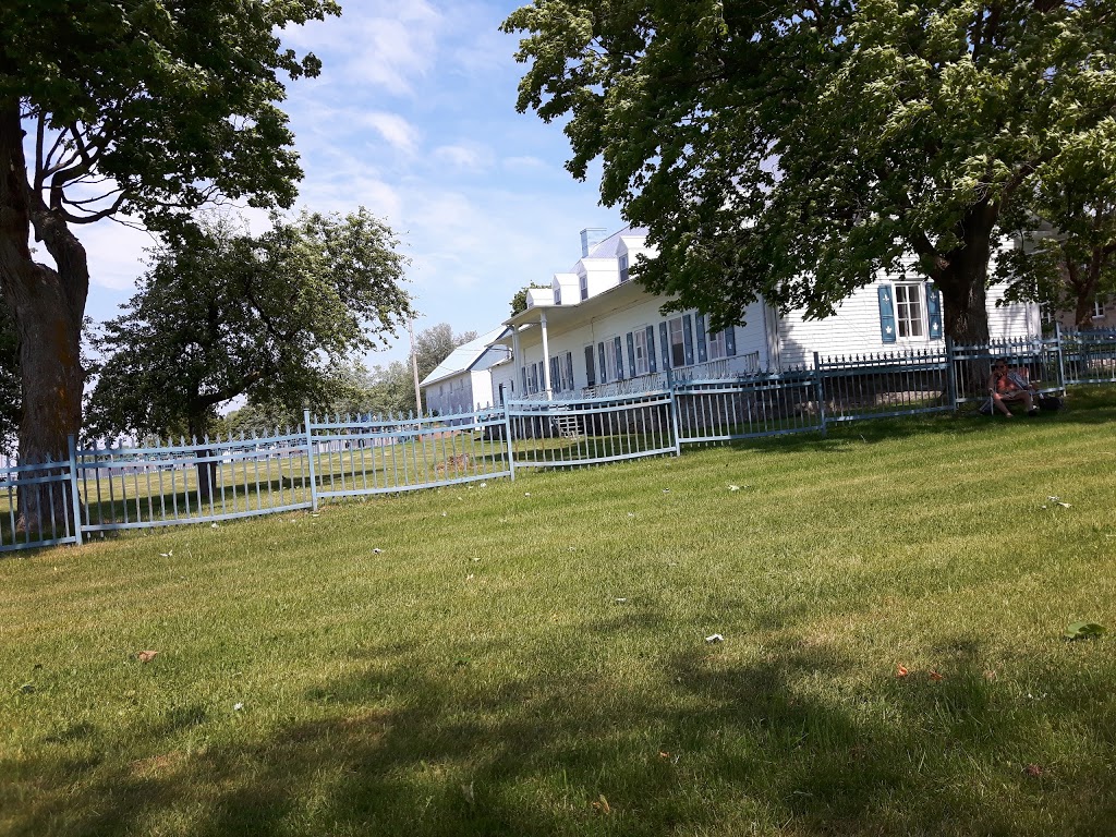 Presbytère Saint-Michel | 105 Rue Principale, Saint-Michel-de-Bellechasse, QC G0R 3S0, Canada | Phone: (418) 884-2333