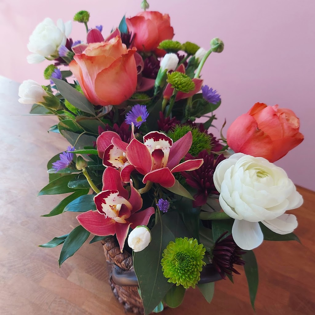 Fox Floral Creations | 119 Arthur St, Carleton Place, ON K7C 1C2, Canada | Phone: (613) 250-2643