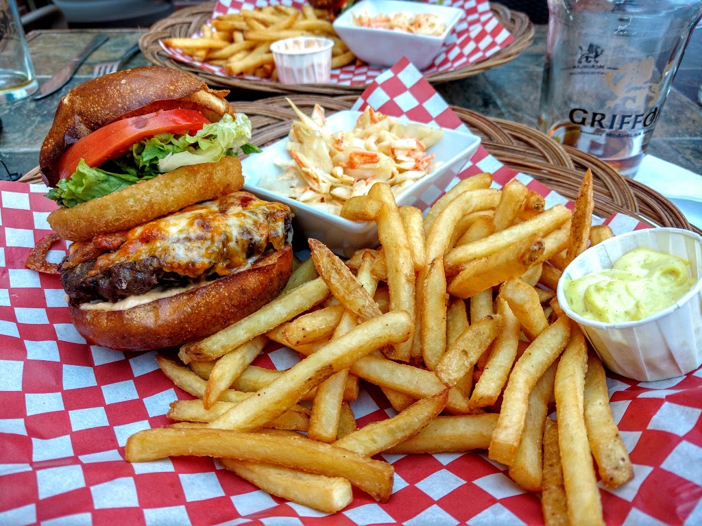 Ailleurs Bar - Restaurant | 77 Rue Main O, Coaticook, QC J1A 1P3, Canada | Phone: (819) 849-9665