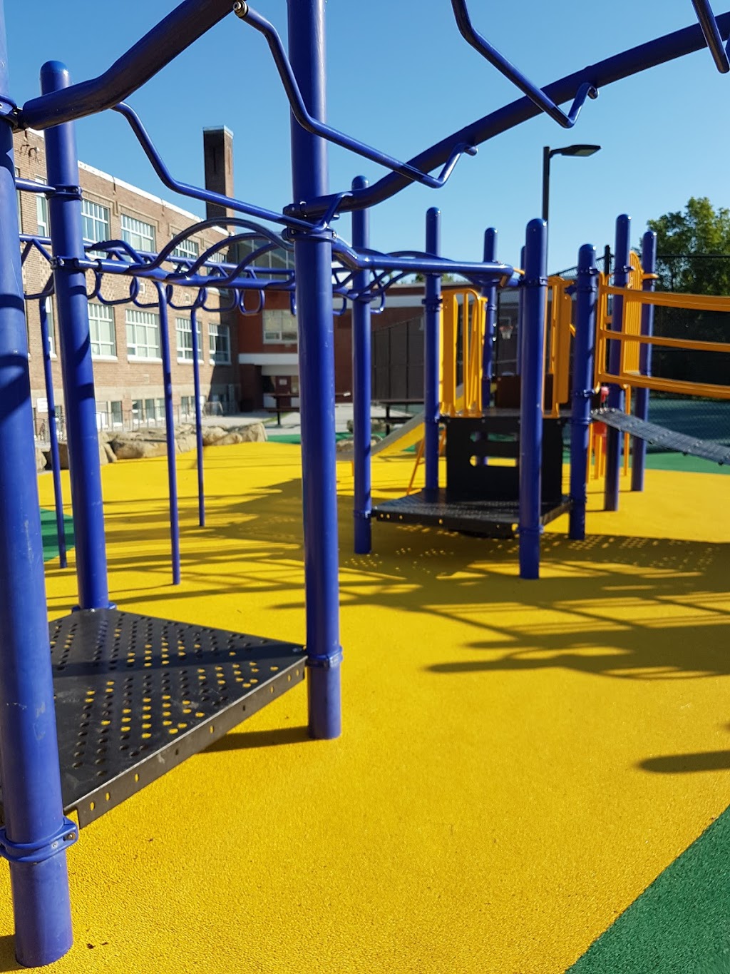Rideau Park School | 829 Rideau Rd SW, Calgary, AB T2K 0S2, Canada | Phone: (403) 777-7480