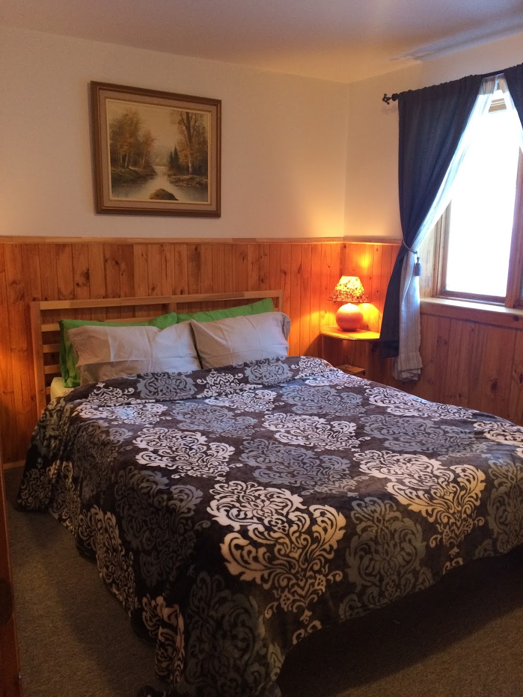 Chalet Petit Chantecler | 109 Rue de Montreux, Val-David, QC J0T 2N0, Canada | Phone: (514) 296-7465