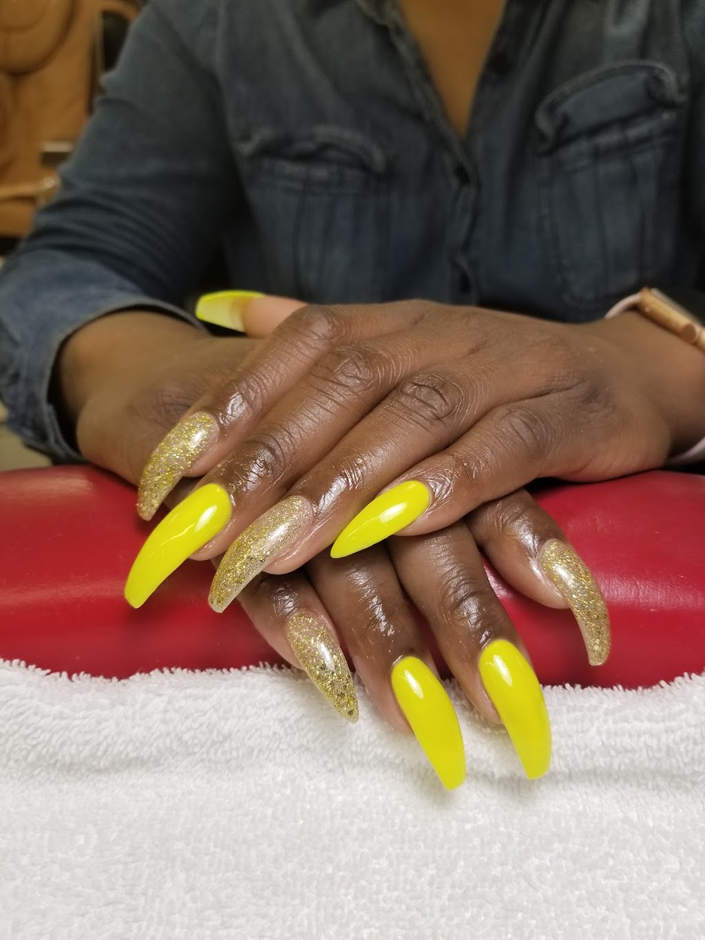 Lucky Tracys Nails & Spa | 706 Burnhamthorpe Rd E, Mississauga, ON L4Y 2X3, Canada | Phone: (905) 897-0070