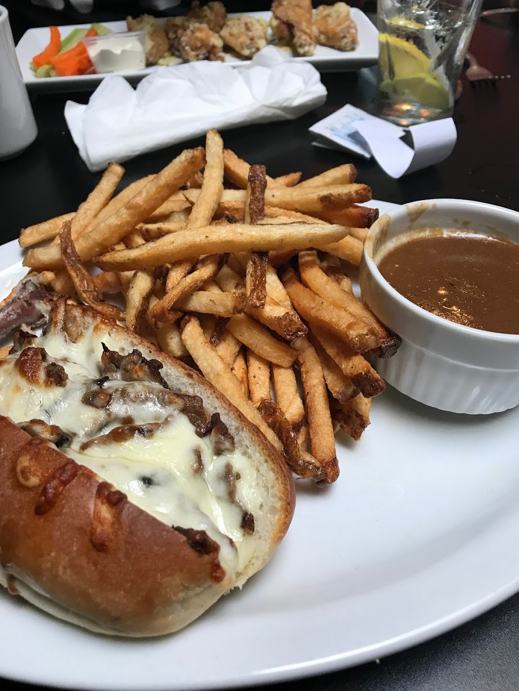 Montys Gastropub | 547 Ontario St, St. Catharines, ON L2N 4N4, Canada | Phone: (905) 397-7770