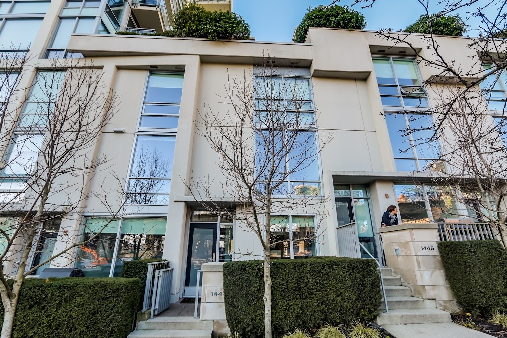 Dogwood Realty | 930 8th St, New Westminster, BC V3M 3T3, Canada | Phone: (604) 841-7171