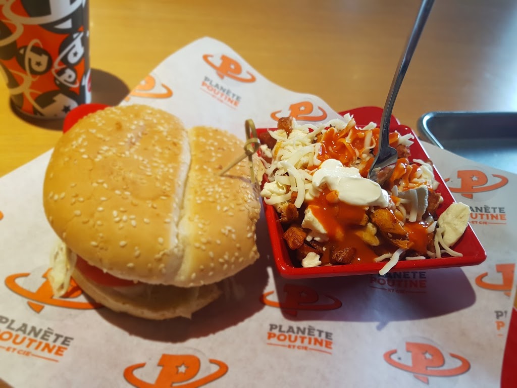 Planète Poutine et Cie | 20 Boulevard de Mortagne, Boucherville, QC J4B 1Z2, Canada | Phone: (450) 449-3232