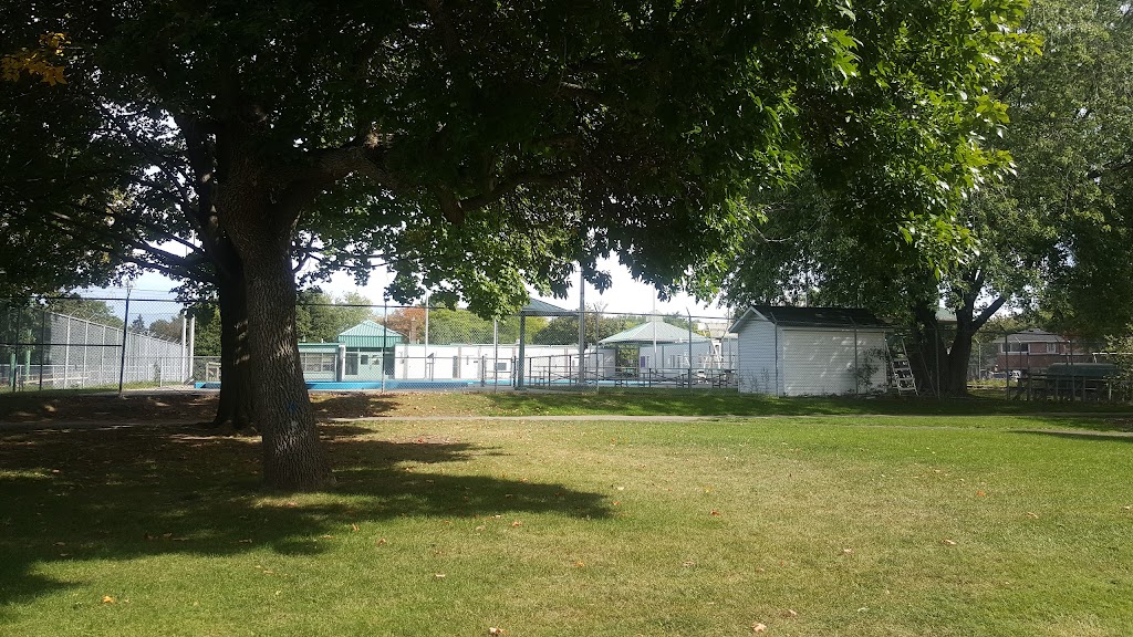 Viking Pool | 113 Av. Viking, Pointe-Claire, QC H9R 2X9, Canada | Phone: (514) 428-9309