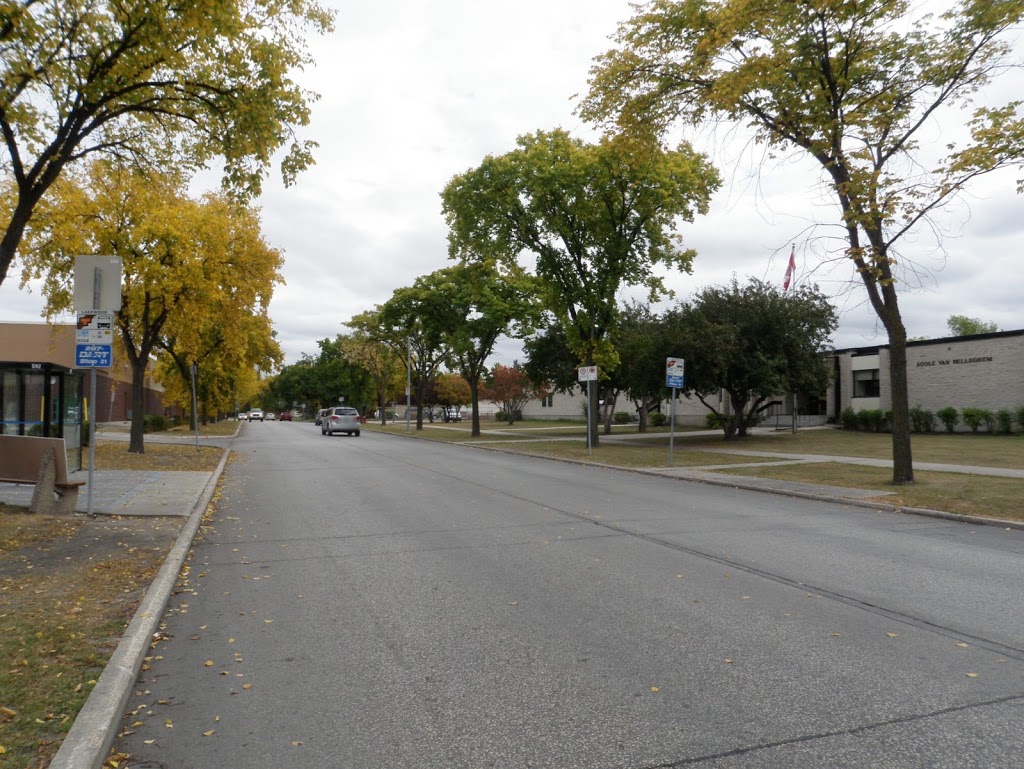École Van Belleghem | 10 Vermillion Rd., Winnipeg, MB R2J 2T1, Canada | Phone: (204) 255-1134