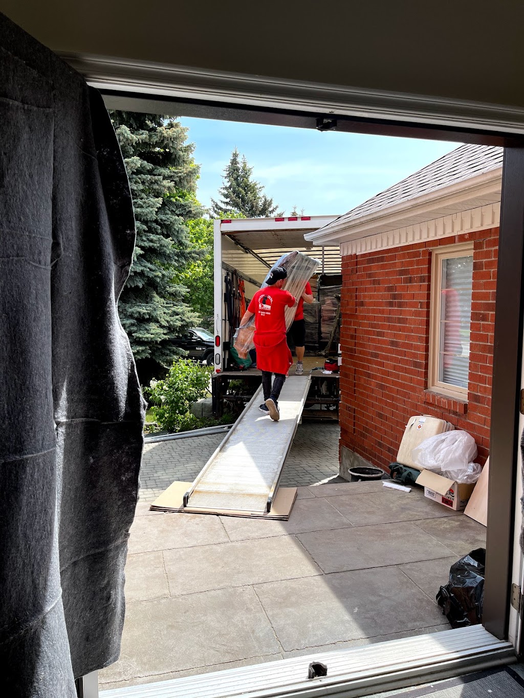 Like father like son movers Richmond Hill | 103 Alpine Crescent, Richmond Hill, ON L4S 1V9, Canada | Phone: (647) 993-4555