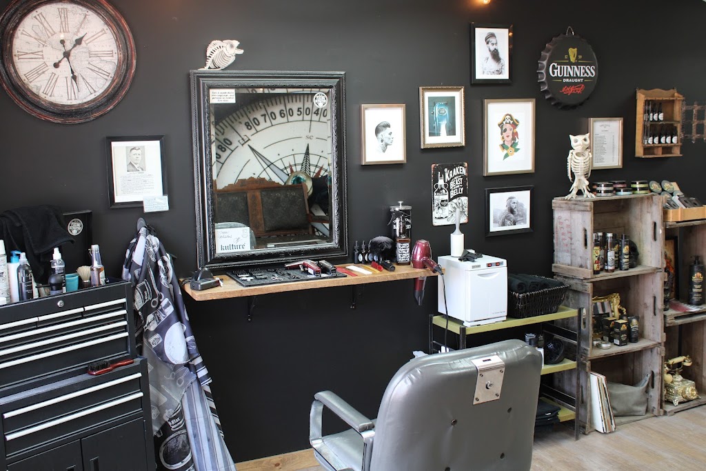 Barbe Rousse Barbier | 163 Avenue St Laurent, Louiseville, QC J5V 1J8, Canada | Phone: (514) 515-3198