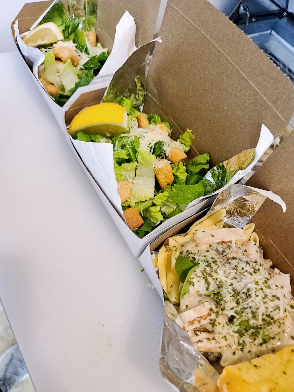 Pepes Fish N Chicks | 717 Talbot St, St Thomas, ON N5P 1E1, Canada | Phone: (519) 207-2021